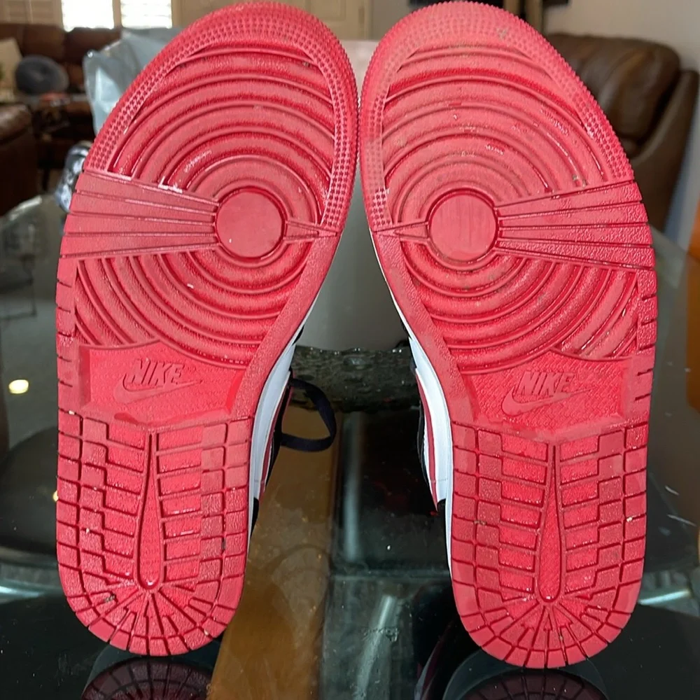 Air Jordan 1 Mid White/Gym Red/Black 554724-122 Size 9 ❤️🤍🖤